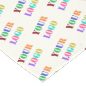 Werbetablett für Ihr Markenlogo Tischdecke (Schrägansicht)