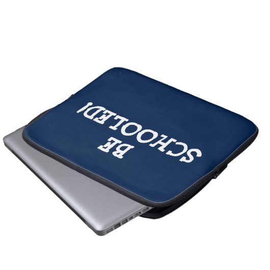 WERDE SCHULDIG! LAPTOPSCHUTZHÜLLE (Vorne Knopf)