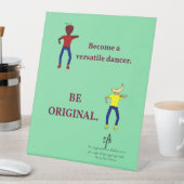 Werden Sie ein Versatile Dancer Light Sea Green Sockelschild (In Situ)
