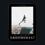 Werden Sie mein Trauzeuge Minima Foto Moderne Dunk Magnet<br><div class="desc">Moderne,  einfache und minimale Trauzeuge Magnetkarte mit individuellem Foto auf schwarzem Hintergrund.</div>