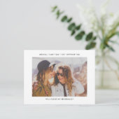 Werden Sie meine Bridesmaid Modernes Foto Einladun Einladungspostkarte (Stehend Vorderseite)