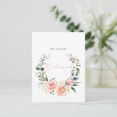 Werden Sie meine Bridesmaid Pink Script floral Einladungspostkarte (Stehend Vorderseite)