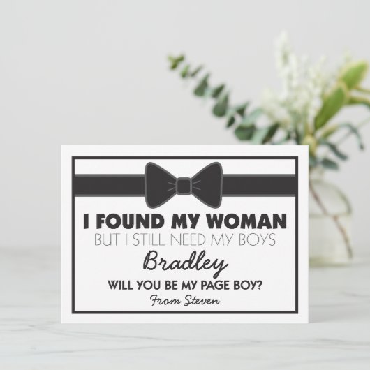 Werden Sie meine Page Bow Black/White Bow-Krawatte Einladung (Stehend Vorderseite)