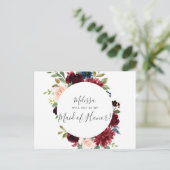 Werden Sie meine Trauzeugin Burgundy Blue Floral s Einladungspostkarte (Stehend Vorderseite)