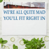 We're all quite mad, you'll fit right in! küchentuch (Gefaltet)