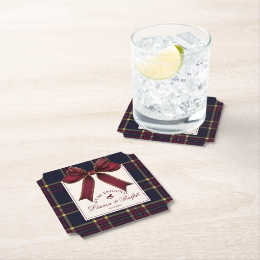 We're engaged Engagement Party Red Bow Christmas Untersetzer (Vor Ort)