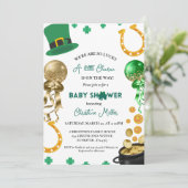 Were so glücklich St Patrick's Day Baby Shower Einladung (Stehend Vorderseite)