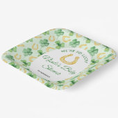 We're So Lucky Horseshoe St Patrick's Baby Shower Pappteller (Gewinkelt)