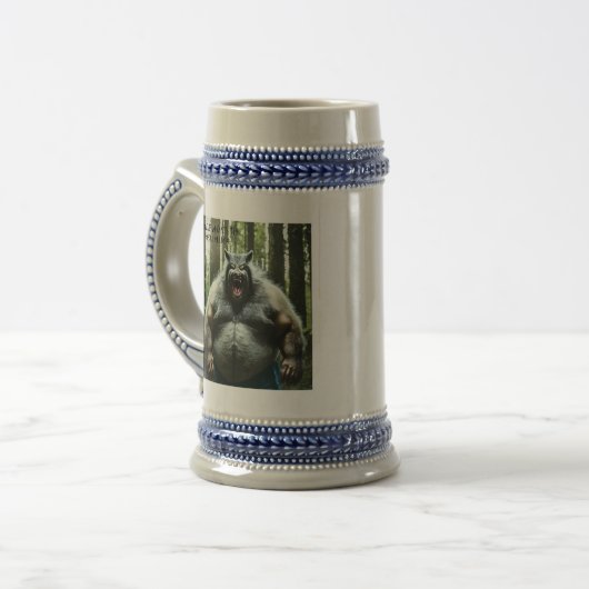 Werewolf, der das ganze Dorf mit Titelstein aß Bierglas (Vorderseite Links)