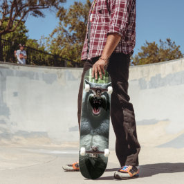 Werewolf, der die Skateboard des ganzen Dorfes bes