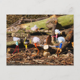 Werkende Fubby's in hun houtzagerij. Postkarte