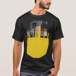 Werkzeuge in einem Taschenspass T-Shirt