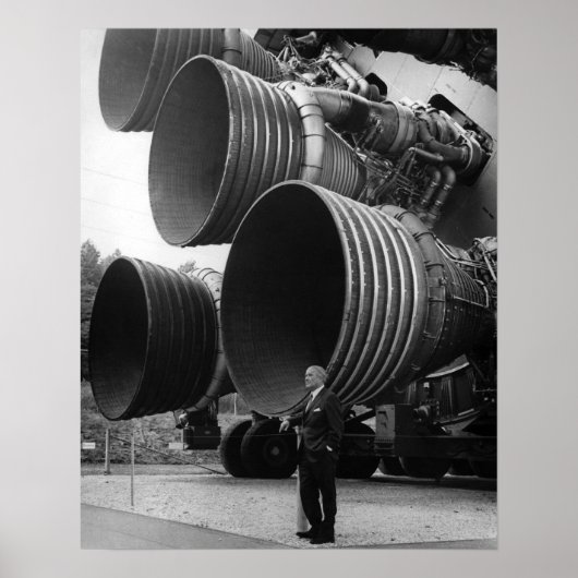 Werner von Bran und die Saturn V-Rakete Poster (Vorne)