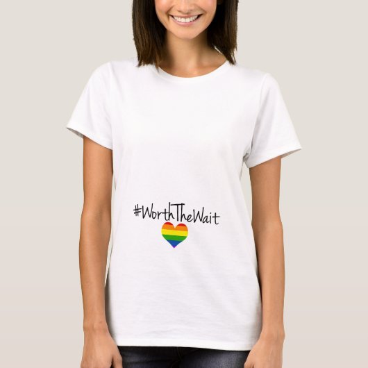 Wert das Wartezeit-Regenbogen-Baby T-Shirt (Vorderseite)
