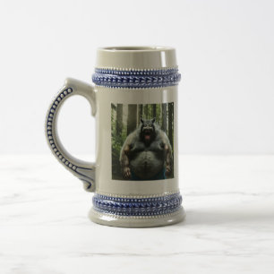 Werwolf, der das gesamte Dorfstein aß Bierglas