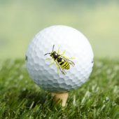 Wespe mit schwarzen und gelben Streifen Golfball (Insitu T-Shirt)