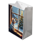 West Highland White Terrier Christmas Morning View Mittlere Geschenktüte (Rückseite Schrägansicht)