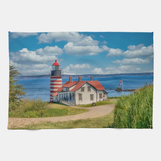 West Quoddy Head Lighthouse, Lubec, Maine Geschirrtuch (Horizontal)