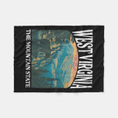 West Virginia Retro Bear Mountain Graphic Fleecedecke (Vorderseite (Horizontal))