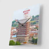 Western Auto Gebäude Loft Condos Kansas City Quadratische Wanduhr (Winkel)