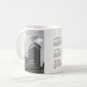Western Auto Halbstundliches Gebäude 2019 Kalender Kaffeetasse (Vorderseite Links)
