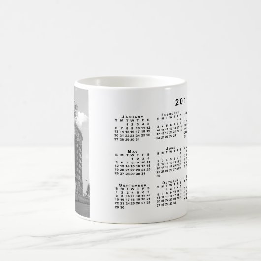 Western Auto Halbstundliches Gebäude 2019 Kalender Kaffeetasse (Mittel)