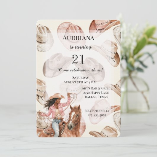 Western Black Brown Cowgirl Hats Birthday Einladung (Stehend Vorderseite)