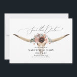Western Bohemische Blumenkuh Hochzeit Save The Date<br><div class="desc">Das Design umfasst minimalistisch-sommerlich-sonnengebrannte Blume und Eukalyptus-Kuh/Bull-Skull-Bouquets mit moderner klassischer Schriftart-Typografie und eleganter Skriptkalligrafie</div>
