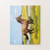 Western-Buckskin-Pferd, das durch ein Feld läuft Puzzle (Vertikal)
