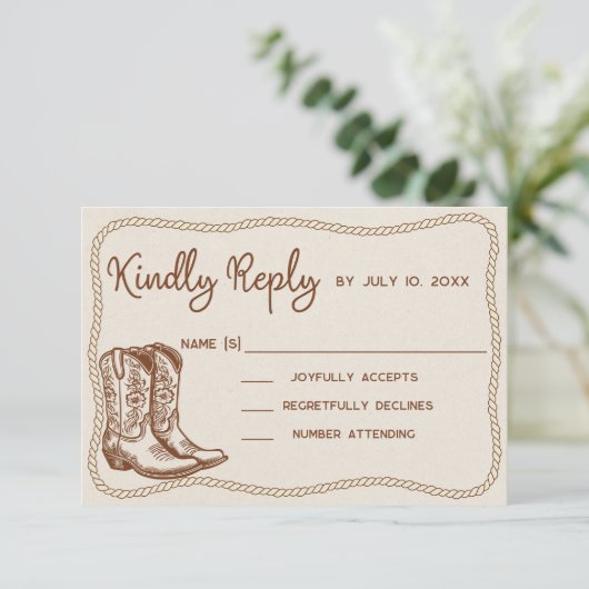 Western Cowboy Boots Lässig nur Liebe Hochzeit RSVP Karte (Stehend Vorderseite)