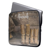 Western Cowboy Boots Rustic Barn Monogram Laptopschutzhülle (Vorderseite Links)