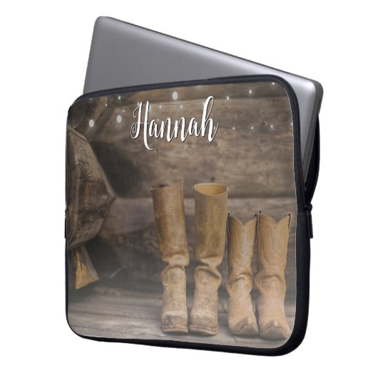 Western Cowboy Boots Rustic Barn Monogram Laptopschutzhülle (Vorderseite Links)