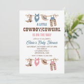 Western Cowboy Cowgirl Gender enthüllt Kinderdusch Einladung (Stehend Vorderseite)