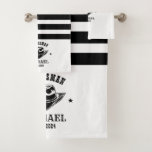 Western Cowboy Hat Trauzeuge Personalisiert Name Badhandtuch Set<br><div class="desc">Personalisierte Geschenke für Trauzeugen und Trauzeuge mit Western Cowboy Thema. Dekoriert mit Cowboyhut mit Vintagem Western Schriftart. Text und Farbe können mit dem Design-Tool bearbeitet werden,  um Ihren Bedürfnissen gerecht zu werden. Holen Sie sich dieses individuelles Geschenk für Hochzeiten,  Bachelor-Party,  Verlobungsfeier oder andere besondere Anlässe.</div>