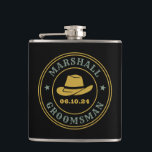 Western Cowboy Rustikales Logo Personalisierte Tra Flachmann<br><div class="desc">Personalisierte Geschenke für Trauzeugen mit Western Cowboy Thema. Dekoriert mit Cowboyhut mit Vintagem Western Schriftart. Text und Farbe können mit dem Design-Tool bearbeitet werden,  um Ihren Bedürfnissen gerecht zu werden. Holen Sie sich dieses individuelles Geschenk für Hochzeiten,  Bachelor-Party,  Verlobungsfeier oder andere besondere Anlässe.</div>