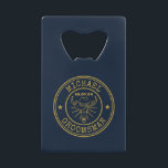 Western Cowboy-Skull-Logo für individuelle Trauzeu Geldbeutel Flaschenöffner<br><div class="desc">Personalisierte Geschenke für Trauzeugen mit Western Cowboy Thema. Dekoriert mit Cowboyhut mit Vintagem Western Schriftart. Text- und Hintergrundfarbe können mit dem Design-Tool bearbeitet werden,  um Ihren Bedürfnissen gerecht zu werden. Holen Sie sich dieses individuelles Geschenk für Hochzeiten,  Bachelor-Party,  Verlobungsfeier oder andere besondere Anlässe.</div>