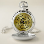 Western Cowboy Vintag Gold Monogram Trauzeugen Taschenuhr<br><div class="desc">Personalisierte Geschenke für Trauzeugen mit Western Cowboy Thema. Dekoriert mit Cowboyhut mit Vintagem Western Schriftart. Text und Farbe können mit dem Design-Tool bearbeitet werden,  um Ihren Bedürfnissen gerecht zu werden. Holen Sie sich dieses individuelles Geschenk für Hochzeiten,  Bachelor-Party,  Verlobungsfeier oder andere besondere Anlässe.</div>