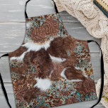 Western Cowhide Türkis Brown Leather Name Schürze<br><div class="desc">Eine unverwechselbare und individuell gestaltbare Ergänzung zu Ihrer Kücheneinrichtung, die den rustikalen Charme nahtlos mit Cowboy- und Cowgirl-Ästhetik verbindet. Diese Schürze wurde mit einem scharfen Auge für Details gestaltet und soll Ihre Küchenerfahrung mit einer Touch Western Flair steigern. Die Schürze besticht durch eine auffallende Kombination aus authentischer Kuhweide und braunem...</div>