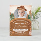 Western First Rodeo Wild West Cowboy 1st Birthday Einladung (Stehend Vorderseite)