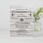 Western Hochzeit Cowboy Boots Rustikales Holz Einladung (Stehend Vorderseite)