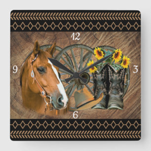 Western Horse Cowboy Boots Cowboy Hat Wagon Wheel Quadratische Wanduhr
