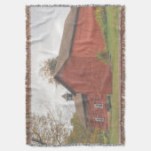 Western Mass Big Red Barn im Herbst Decke (Vorderseite Vertikal)