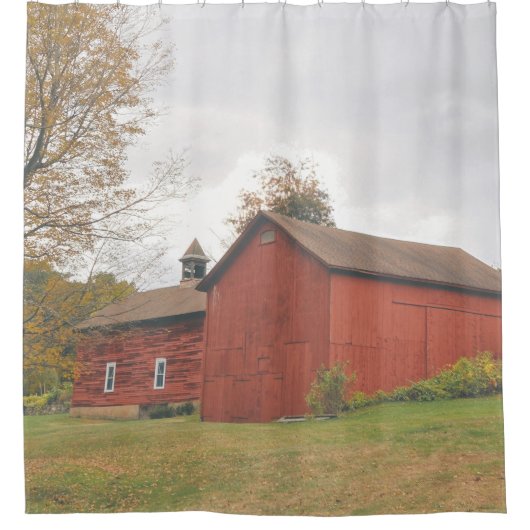 Western Mass Big Red Barn im Herbst Duschvorhang (Vorderseite)
