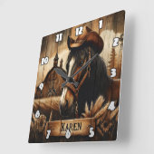 Western Pferd mit Cowboy-Hut neben Barn Sunset Quadratische Wanduhr (Winkel)