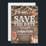 Western Save the Date Geburtsland Geburtstag Einladung<br><div class="desc">Western Save the Date Geburtstagsland Einladung zum Geburtstag. Feiern Sie stilvoll mit diesen unterhaltsamen und trendigen Einladungen zum Geburtstag von Erwachsenen. Dieses Design lässt sich leicht mit Ihrer speziellen Veranstaltungssprache personalisieren und Ihre Gäste werden begeistert sein, wenn sie diese fantastischen Einladungen erhalten.Weitere Designs und Party-Artikel sind in meinem Shop NiceStudioCreative...</div>