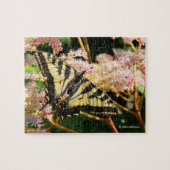 Western Tiger Frack Butterfly auf Rodgersia Puzzle (Horizontal)
