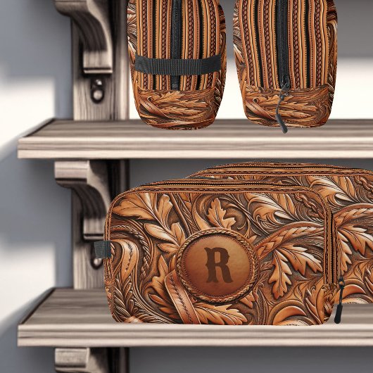 Western-Tooled Leather Print Custom Initial Waschbeutel