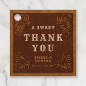 Western Tooled Rustic Terracotta Elegant Wedding Geschenkanhänger (Vorderseite)