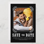 Western Typografie Foto Save the Date schwarz (Vorne/Hinten)