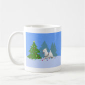 Westie Dekorieren eines Weihnachtsbaumes im Wald Kaffeetasse (Links)